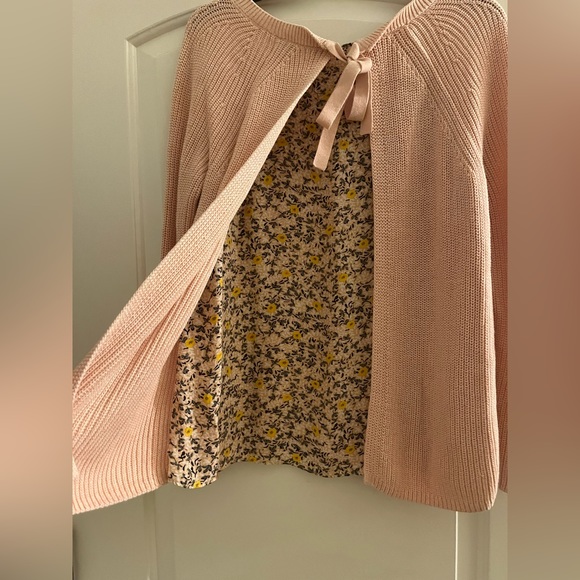 Pink sweater with floral detail on the back - Picture 3 of 4